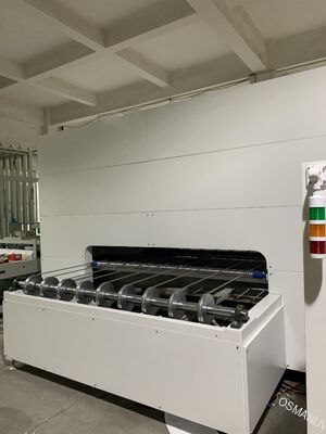 Đường phủ phun tự động tốc độ cao cho các tấm đồ nội thất 5-20 m / min Sản xuất với cấu hình súng tùy chỉnh cho MDF & sợi đáy