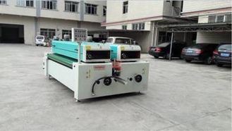 Máy sơn cuộn có chiều rộng hiệu quả 1320mm 5m / phút Sử dụng MDF