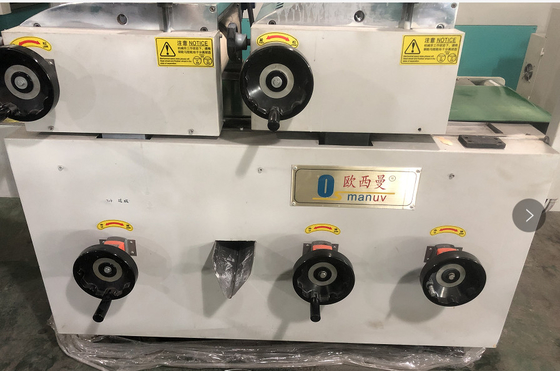 Các con lăn vận chuyển hạng nặng mạnh mẽ với tốc độ lăn 0-20m/min và sơn vật liệu phủ