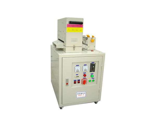In bề mặt nhãn tự dính Mực UV hoặc véc ni Máy chiếu xạ tia cực tím UV