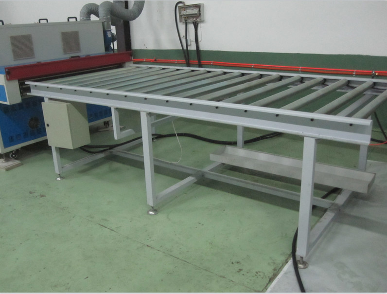 PLC điều khiển và máy vận chuyển dây chuyền dẫn động động cơ servo cho hoạt động tự động