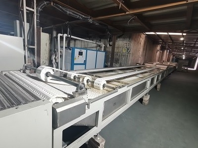 Máy sơn UV tự động cao với công nghệ sơn đáng tin cậy cao